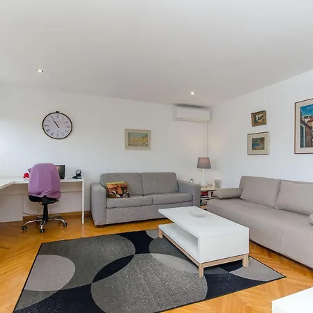 Sunny Apartment *